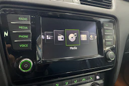 sininen Skoda Octavia 2016 kuva 18.