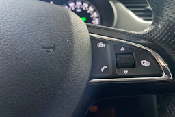 sininen Skoda Octavia 2016 kuva 19.