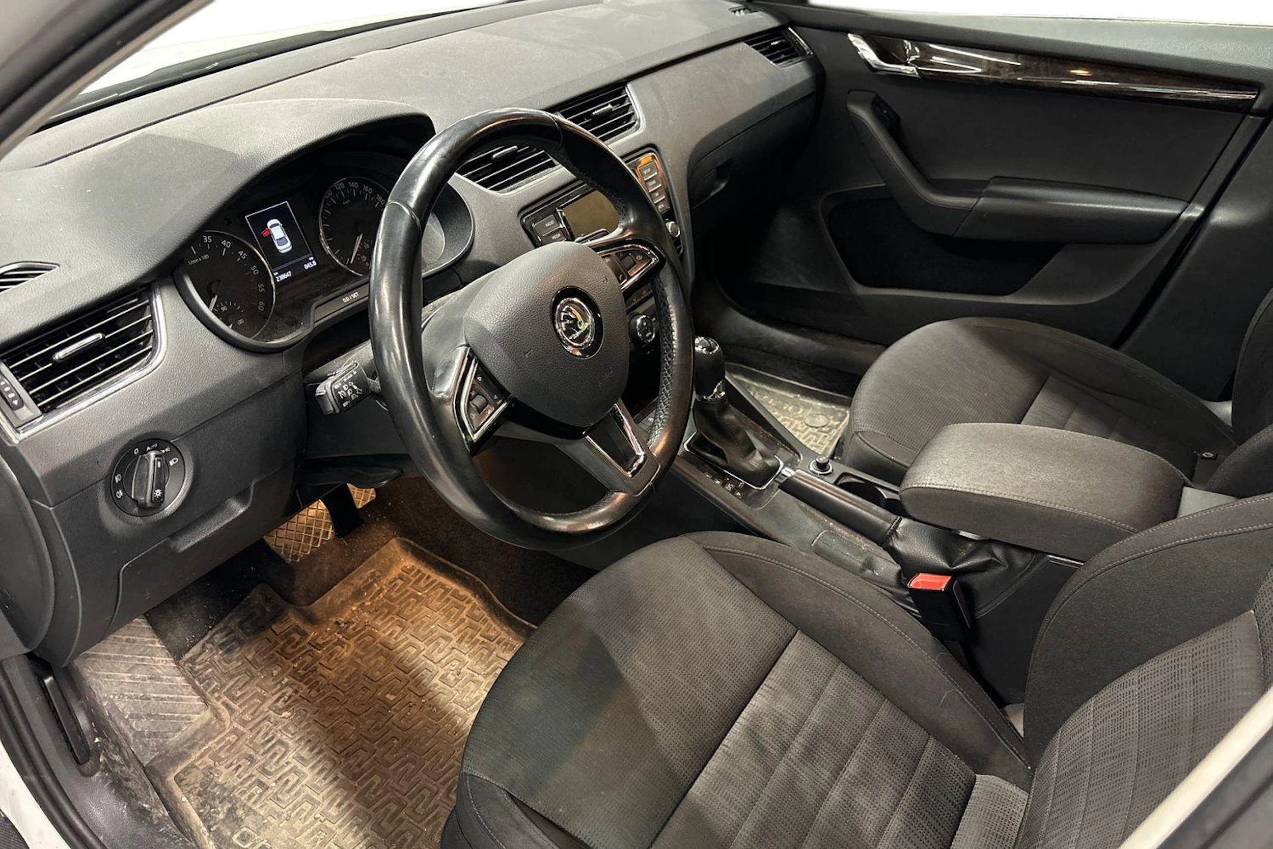 valkoinen Skoda Octavia 2016 kuva 3.