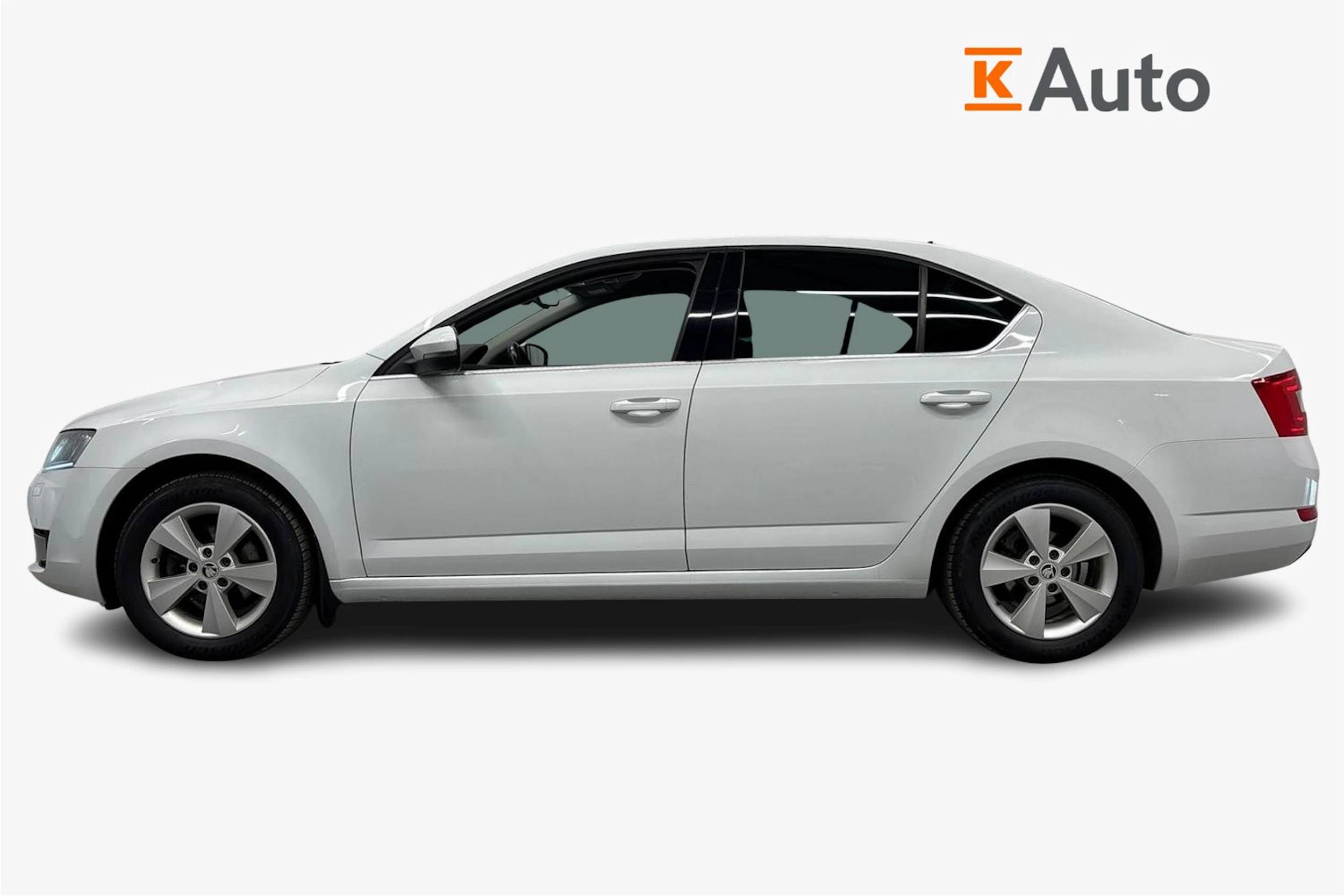 valkoinen Skoda Octavia 2016 kuva 5.