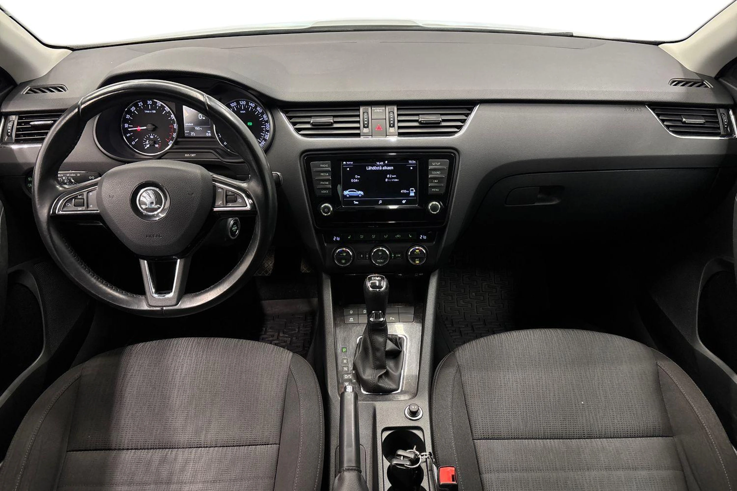 valkoinen Skoda Octavia 2016 kuva 7.
