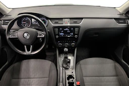 valkoinen Skoda Octavia 2016 kuva 7.