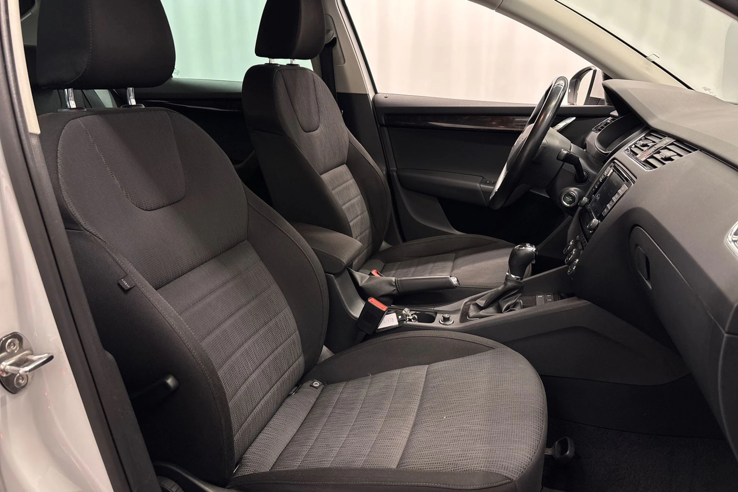 valkoinen Skoda Octavia 2016 kuva 11.
