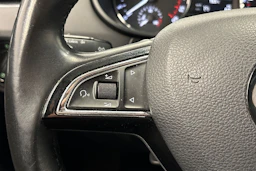 valkoinen Skoda Octavia 2016 kuva 17.