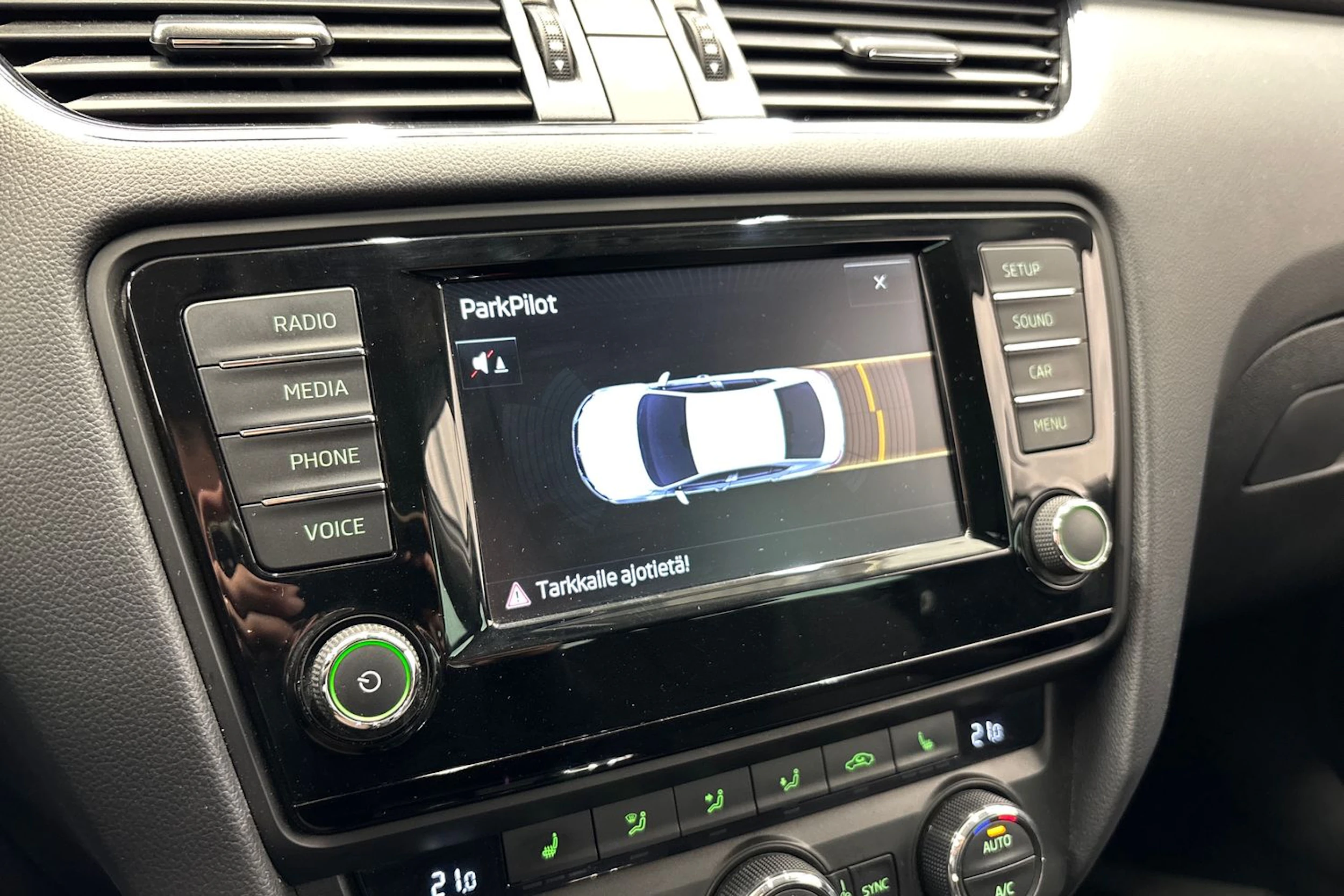 valkoinen Skoda Octavia 2016 kuva 21.