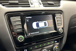 valkoinen Skoda Octavia 2016 kuva 21.