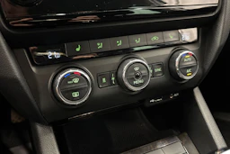 valkoinen Skoda Octavia 2016 kuva 22.