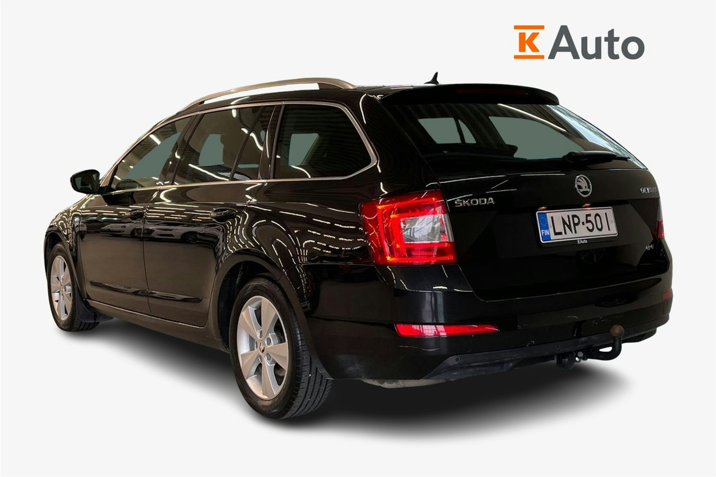Musta Skoda OCTAVIA 2016 kuva 2.