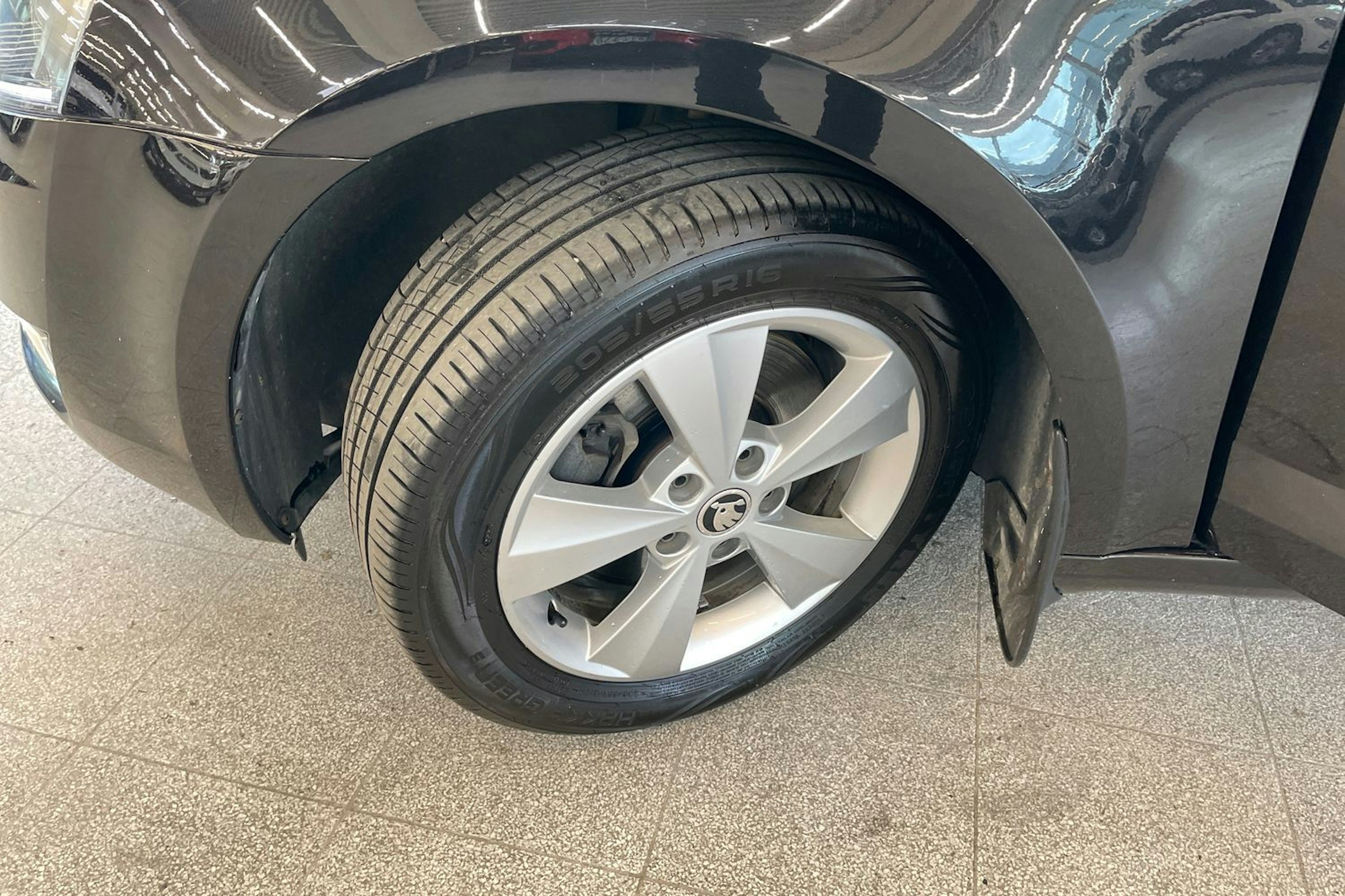 Musta Skoda OCTAVIA 2016 kuva 10.