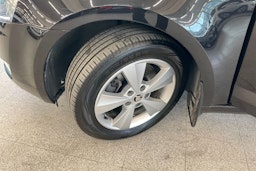 Musta Skoda OCTAVIA 2016 kuva 10.