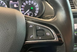 Musta Skoda OCTAVIA 2016 kuva 13.
