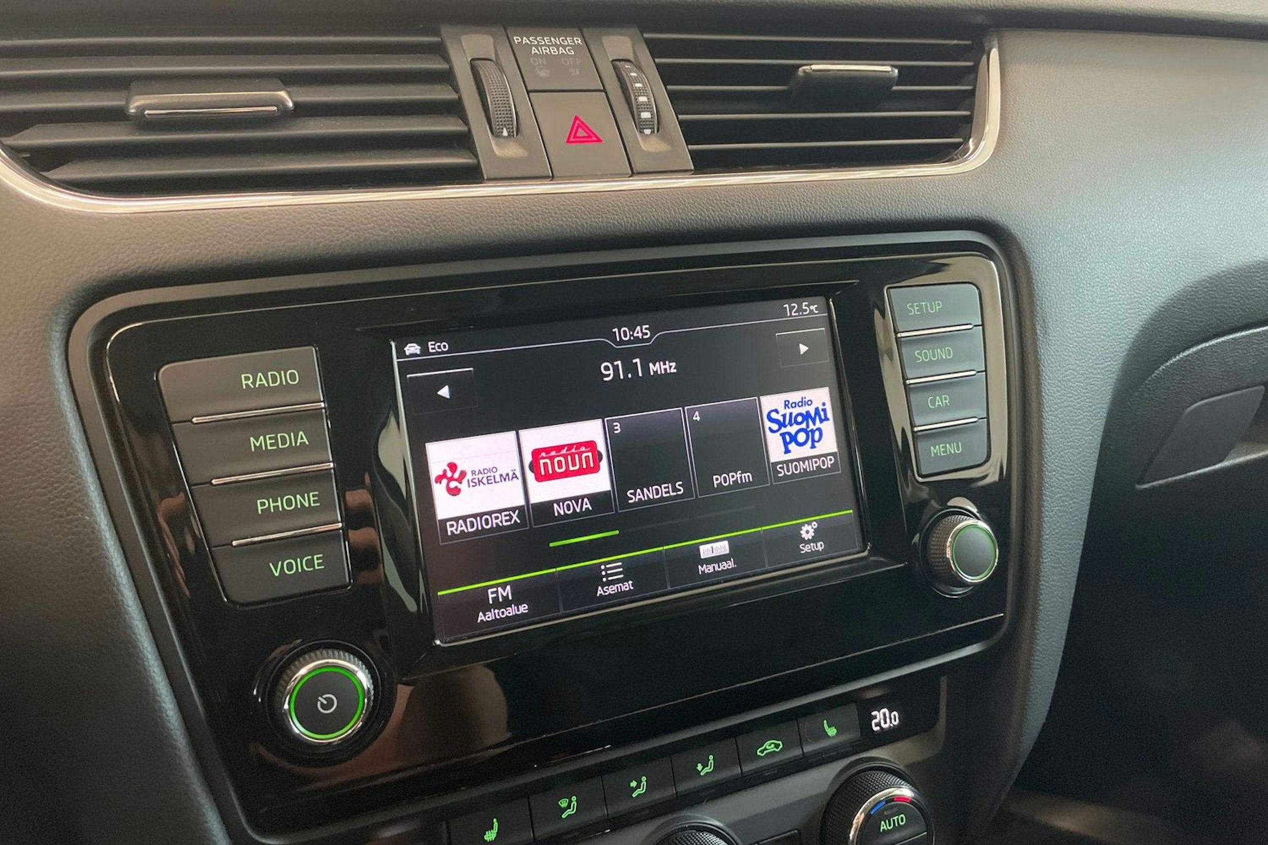 Musta Skoda OCTAVIA 2016 kuva 14.