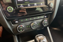 Musta Skoda OCTAVIA 2016 kuva 16.