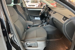 Musta Skoda OCTAVIA 2016 kuva 18.