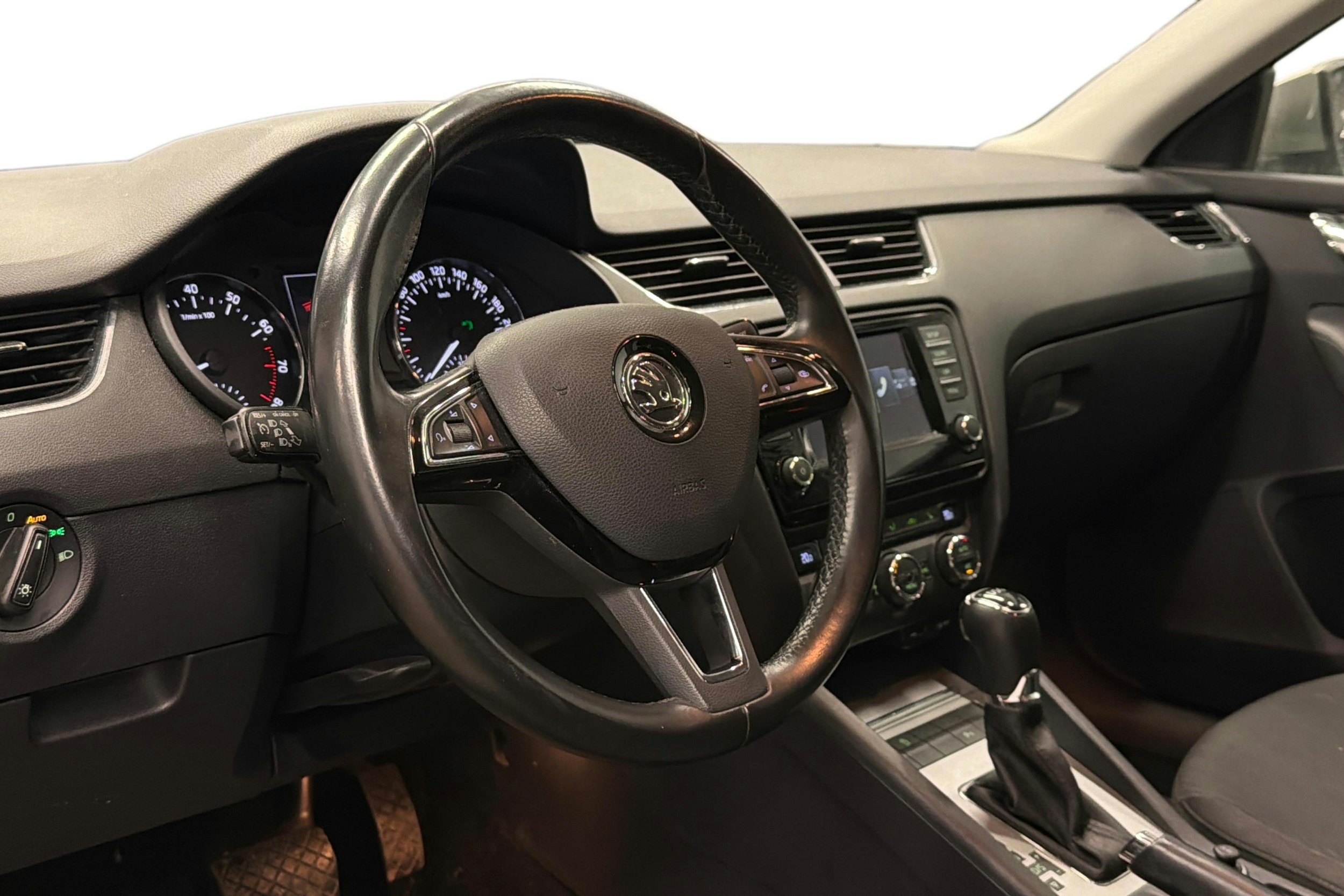 ruskea (beige) Skoda Octavia 2016 kuva 3.