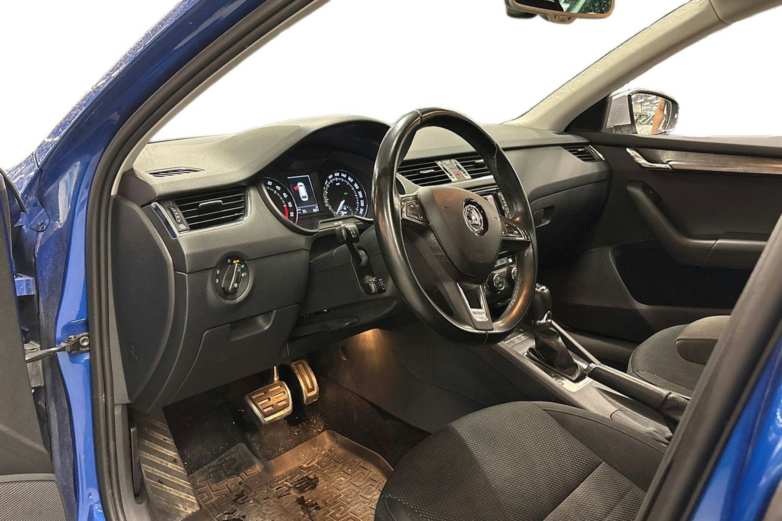 sininen Skoda Octavia 2016 kuva 3.