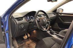sininen Skoda Octavia 2016 kuva 3.