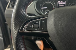 musta Skoda Octavia 2016 kuva 14.
