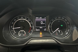 musta Skoda Octavia 2016 kuva 17.