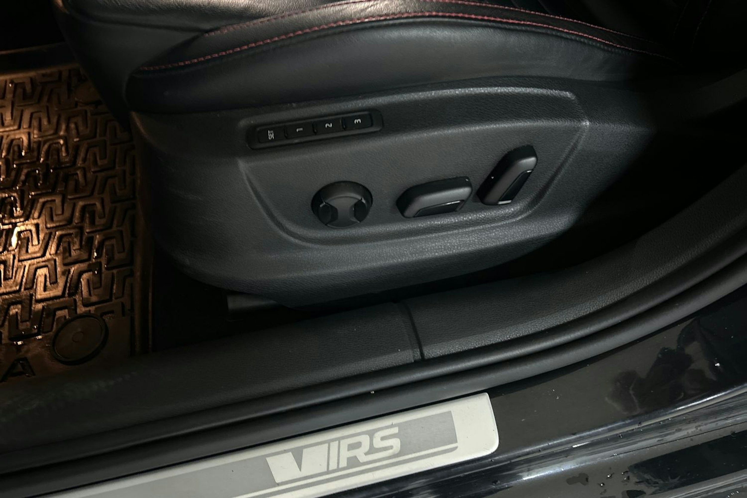 musta Skoda Octavia 2016 kuva 20.