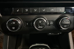 musta Skoda Octavia 2016 kuva 23.