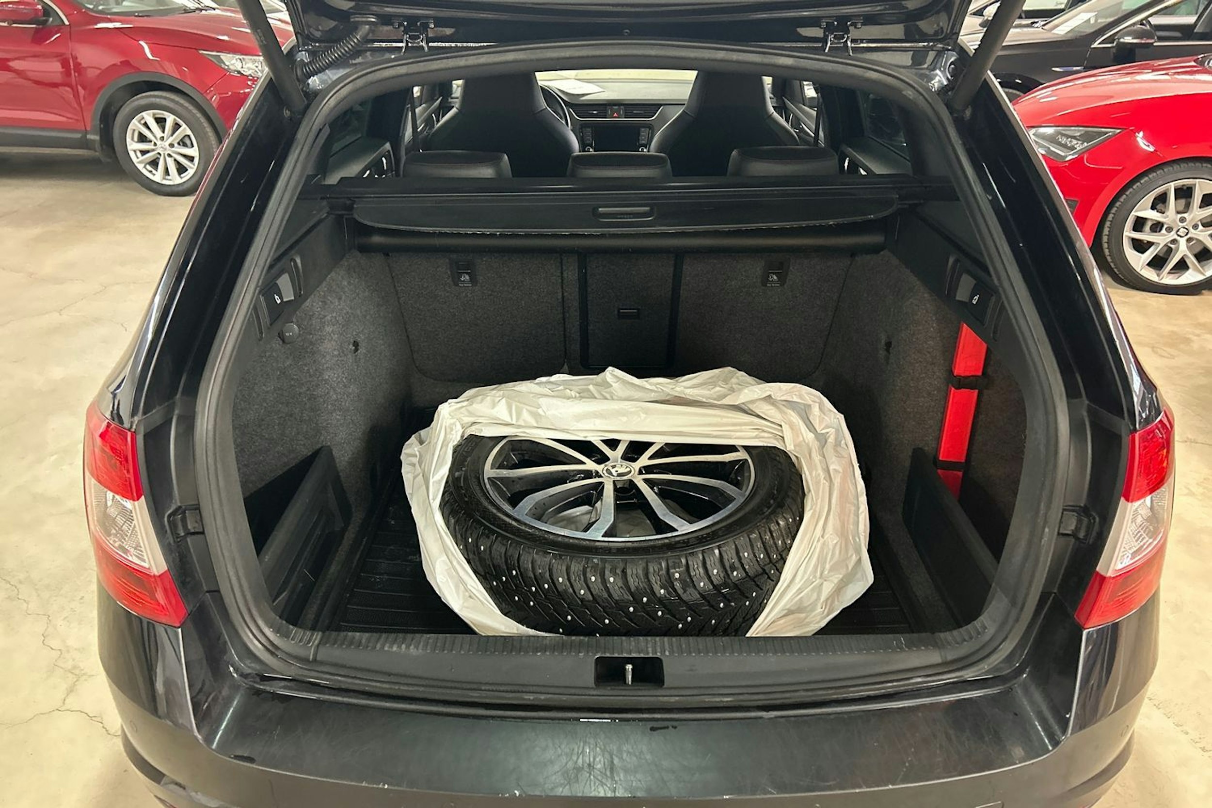 musta Skoda Octavia 2016 kuva 25.
