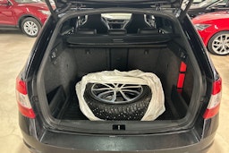 musta Skoda Octavia 2016 kuva 25.