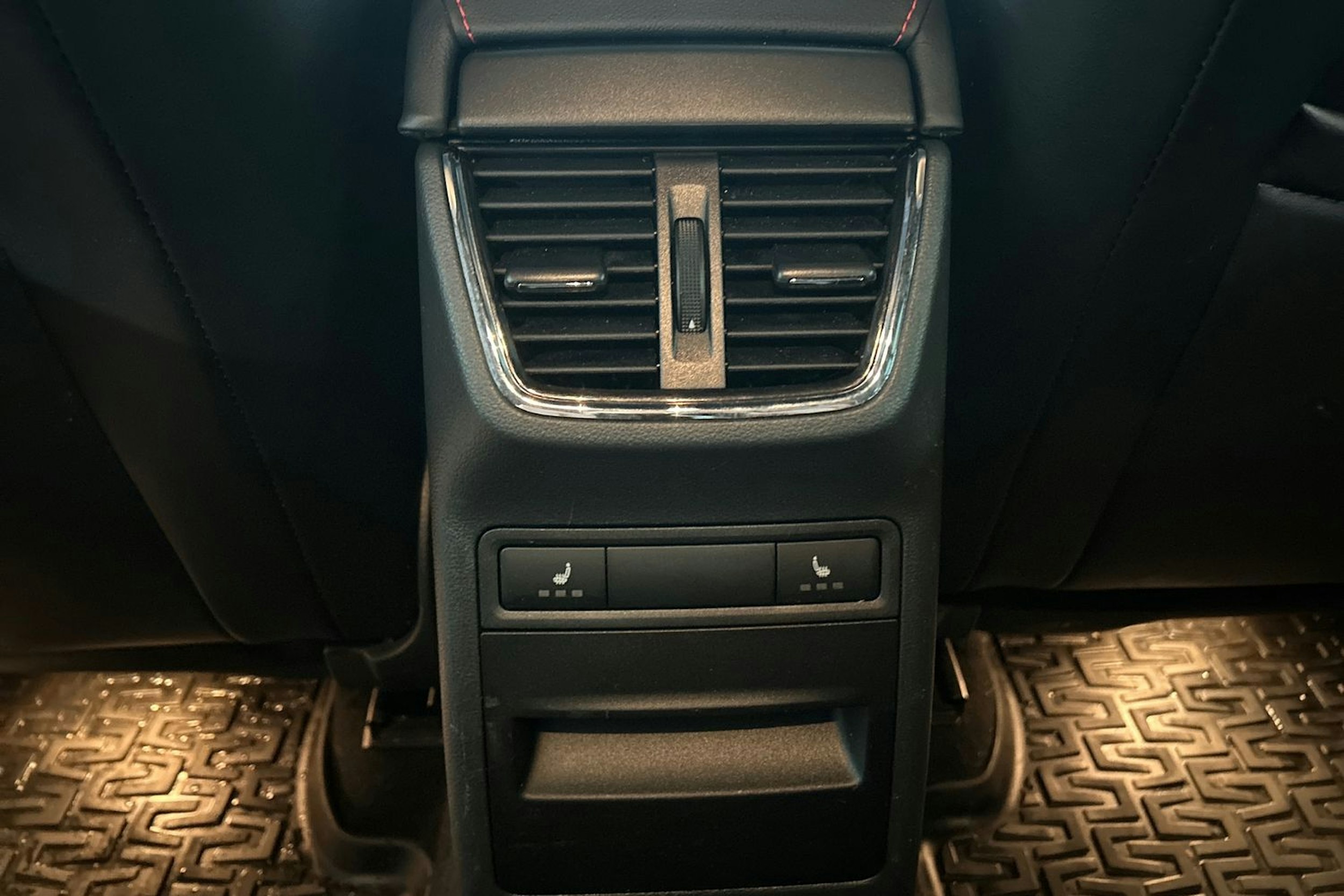 musta Skoda Octavia 2016 kuva 27.
