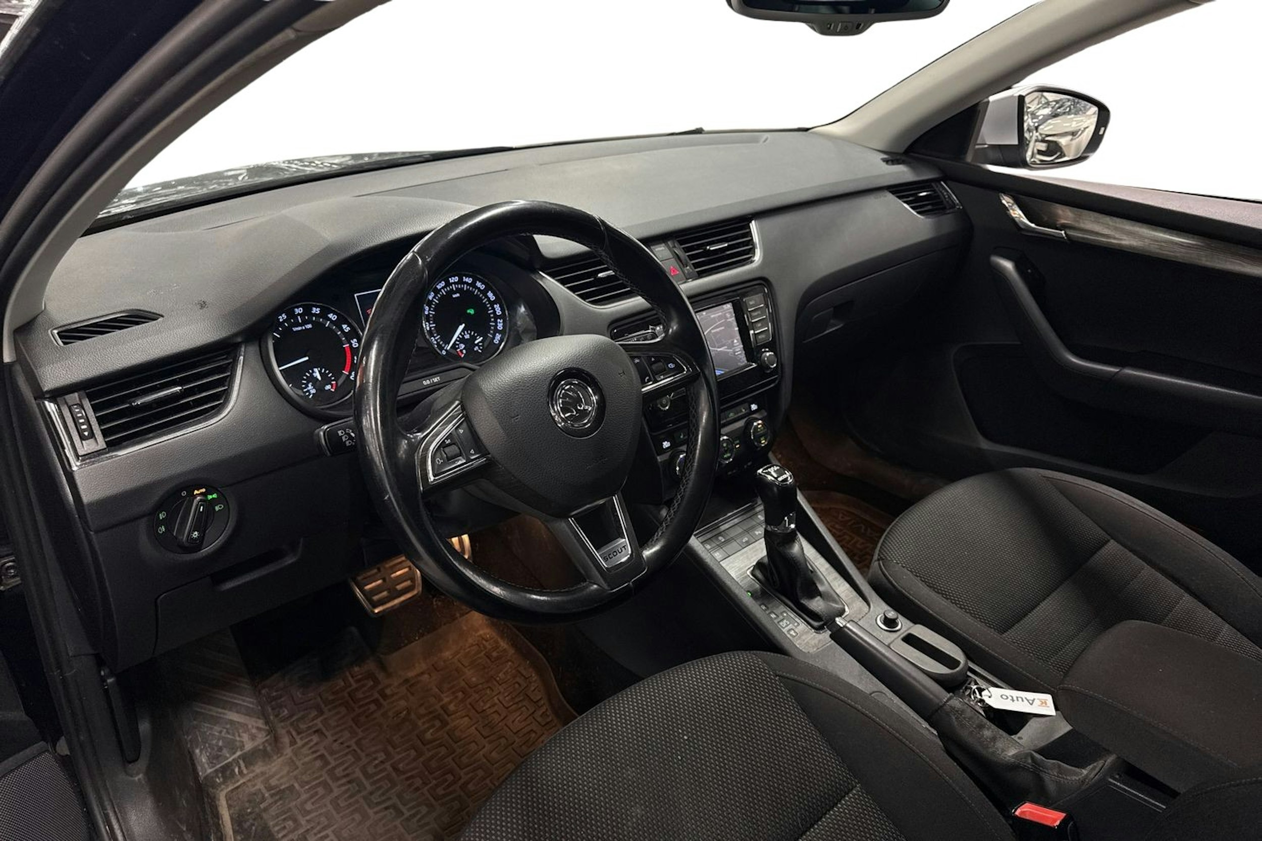musta Skoda Octavia 2016 kuva 3.