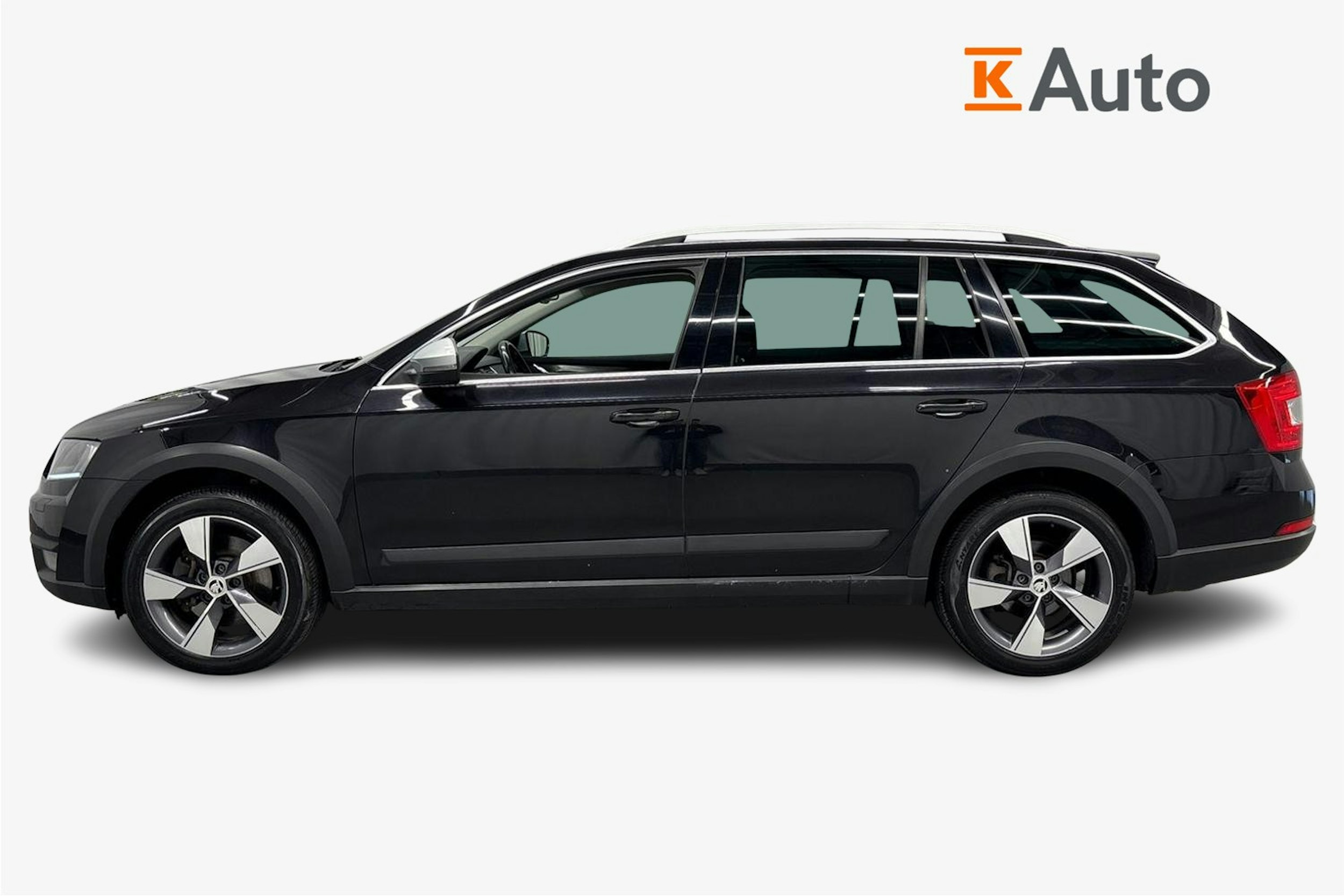 musta Skoda Octavia 2016 kuva 6.