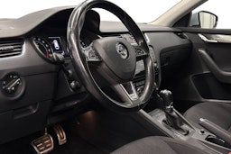 musta Skoda Octavia 2016 kuva 7.