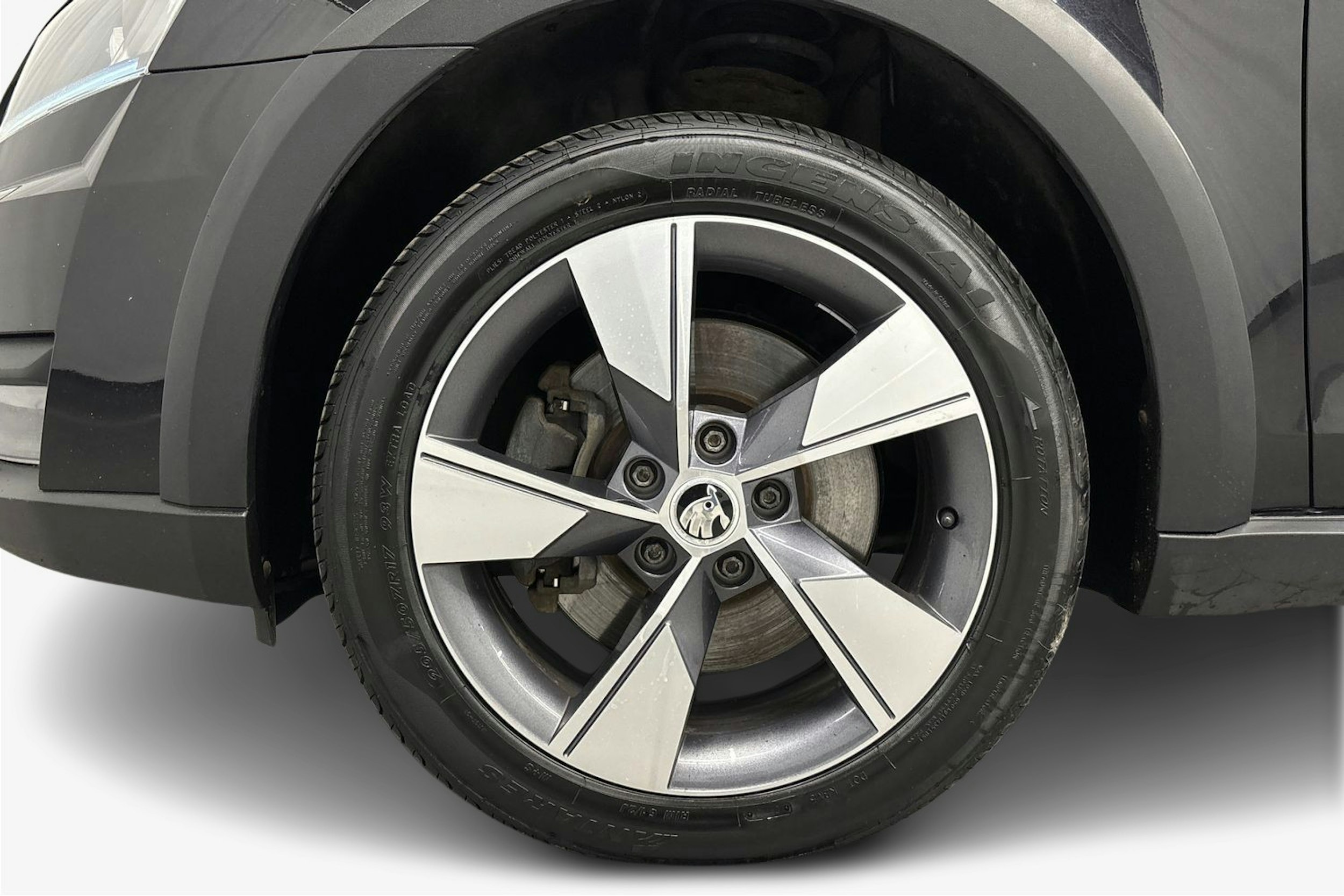 musta Skoda Octavia 2016 kuva 11.