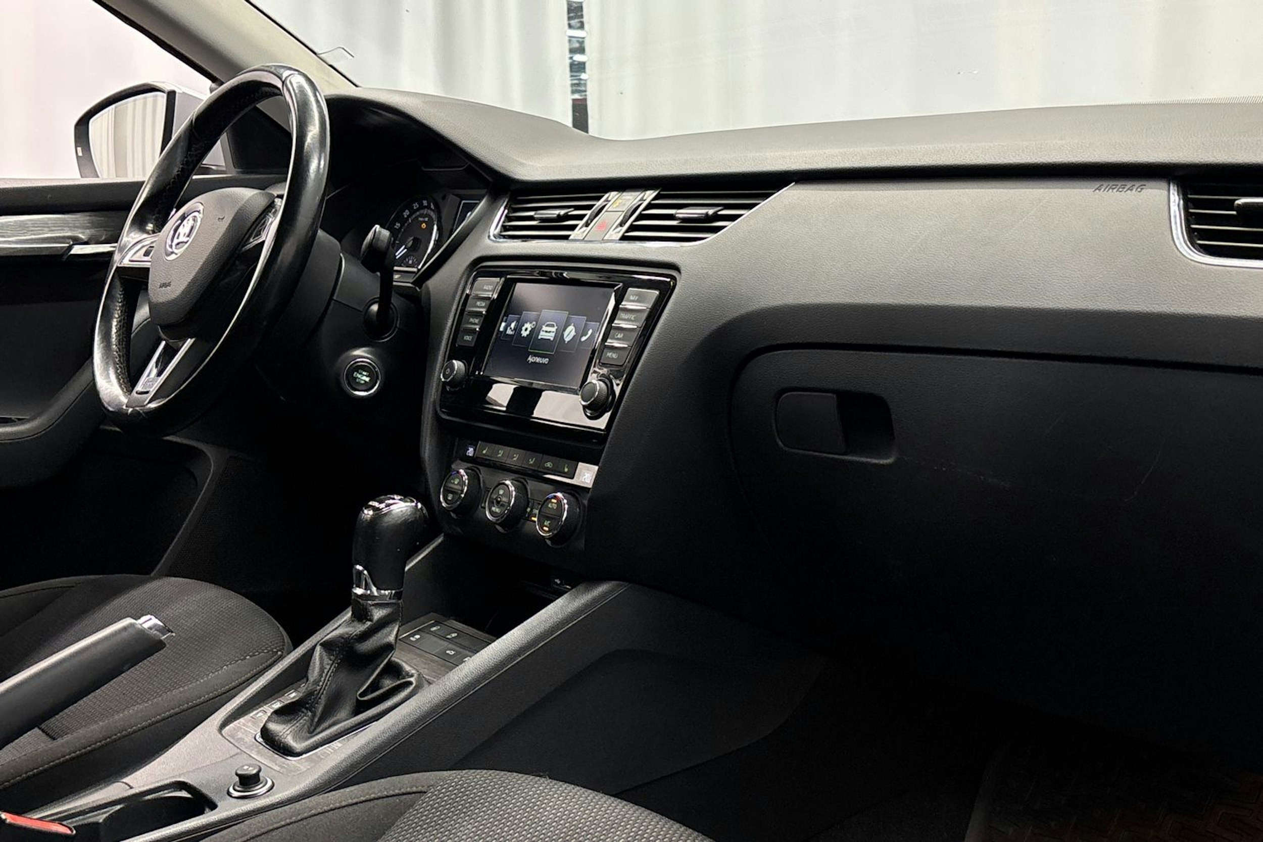 musta Skoda Octavia 2016 kuva 14.
