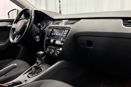musta Skoda Octavia 2016 kuva 14.