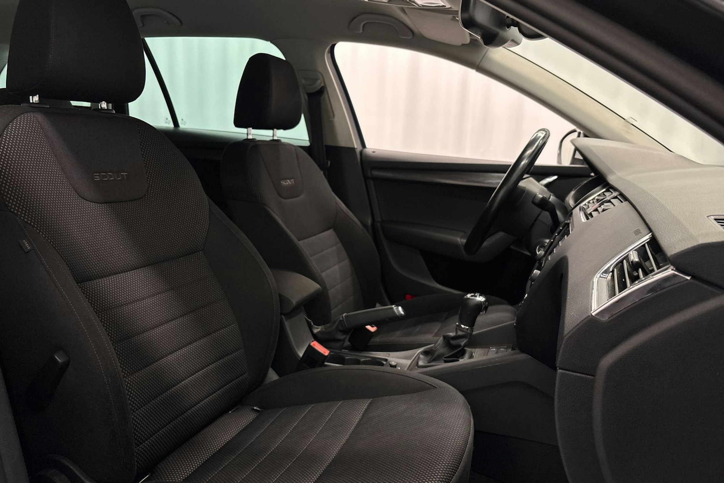 musta Skoda Octavia 2016 kuva 15.