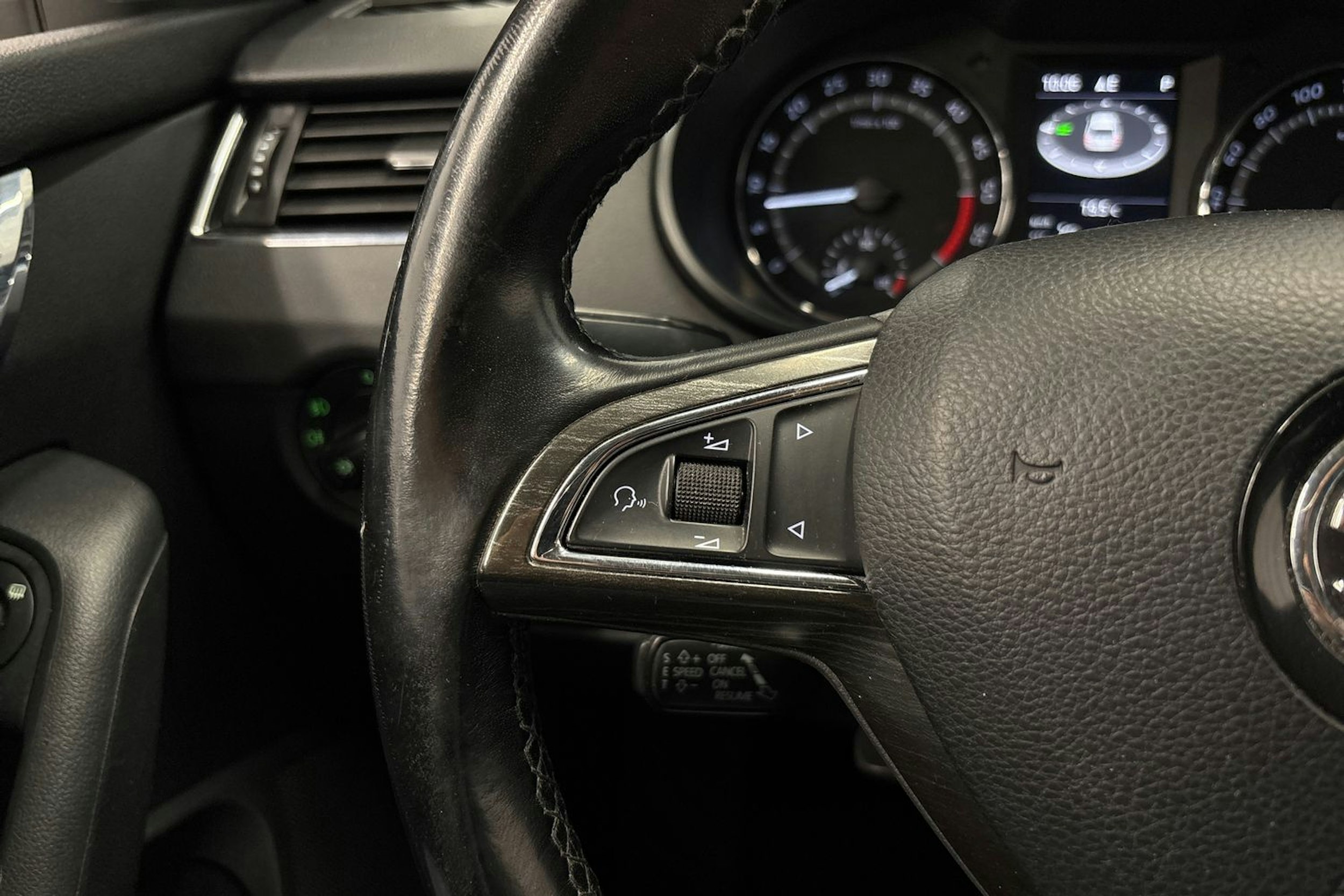 musta Skoda Octavia 2016 kuva 21.