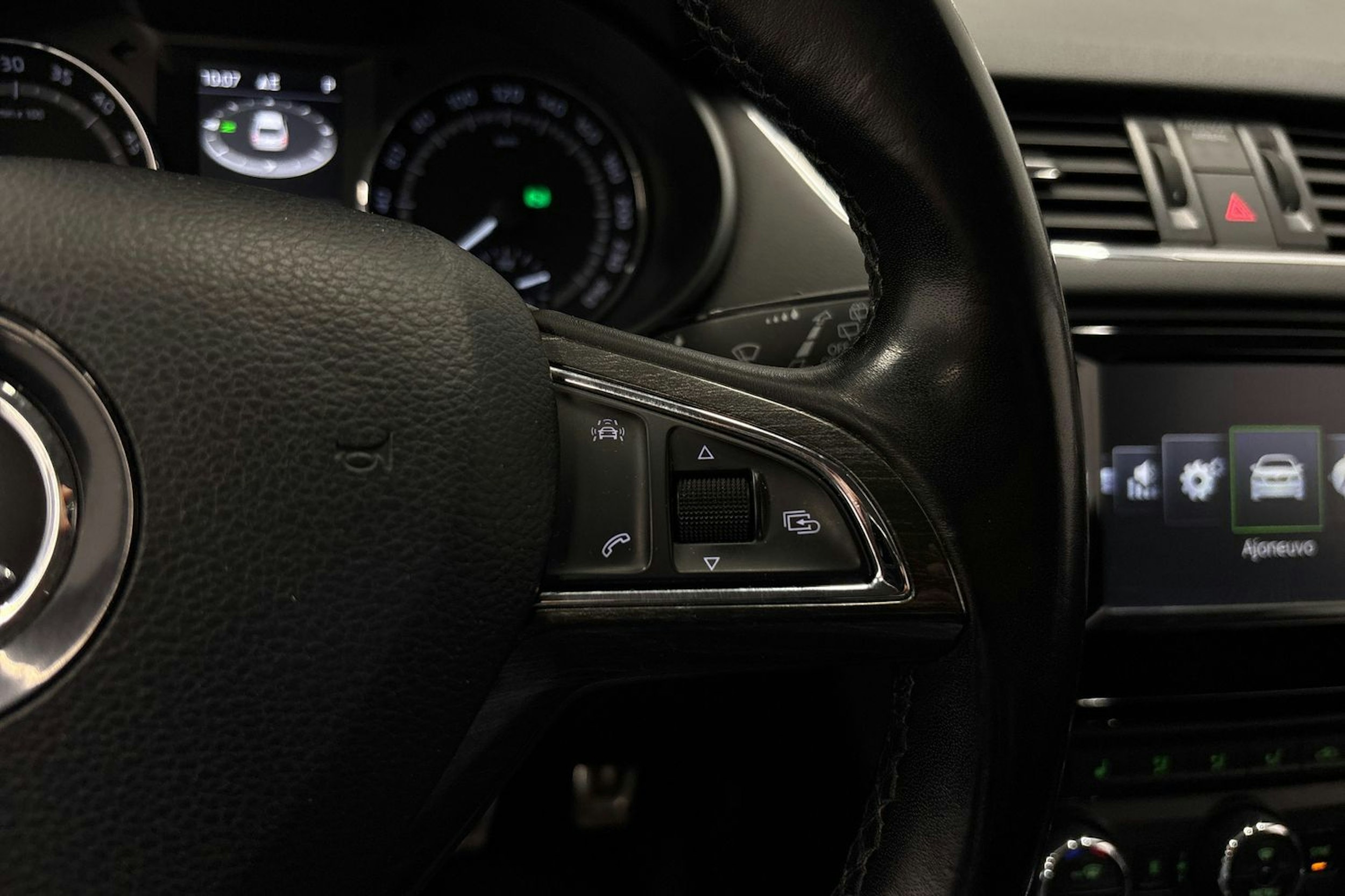 musta Skoda Octavia 2016 kuva 22.