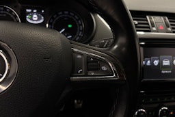 musta Skoda Octavia 2016 kuva 22.