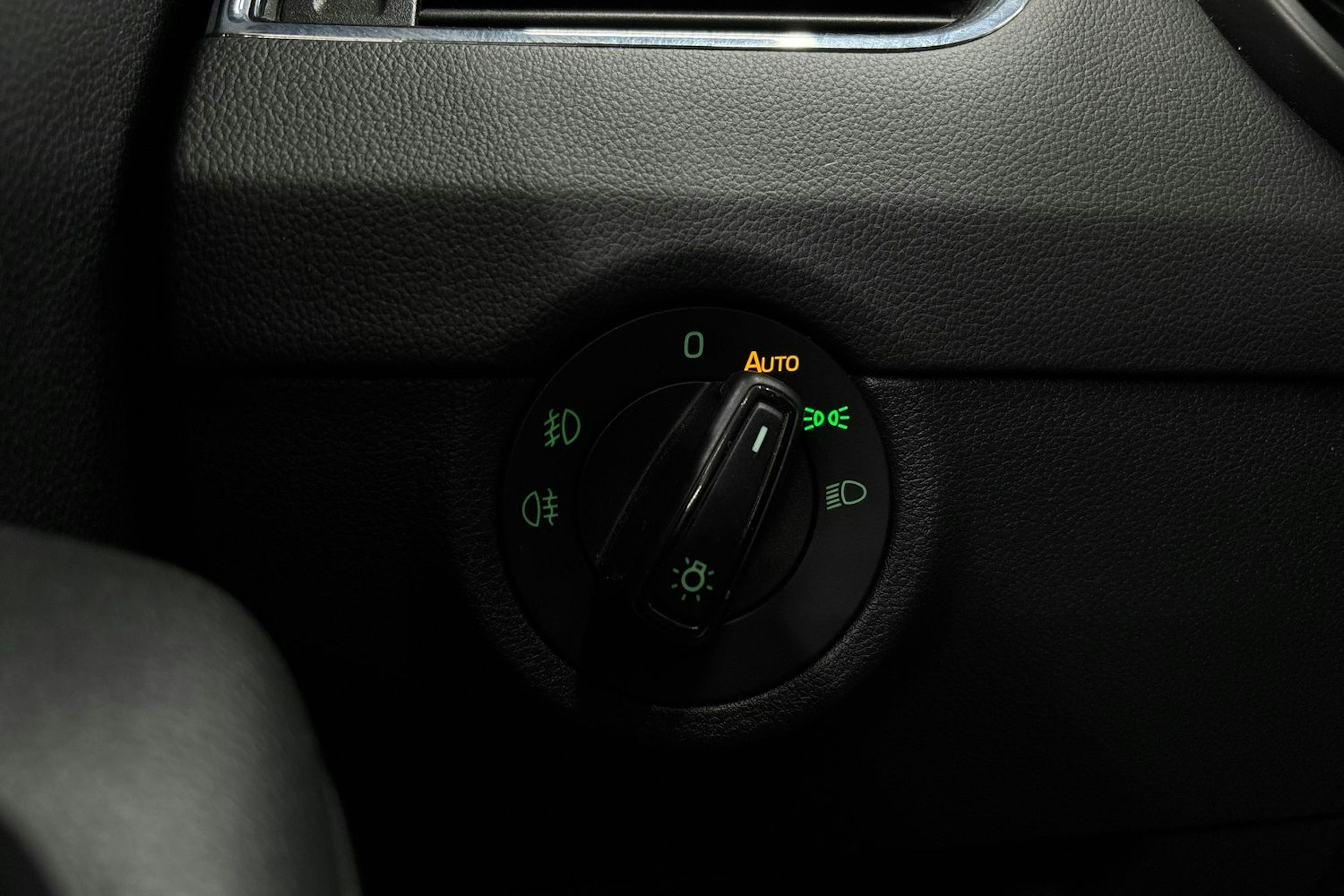 musta Skoda Octavia 2016 kuva 24.