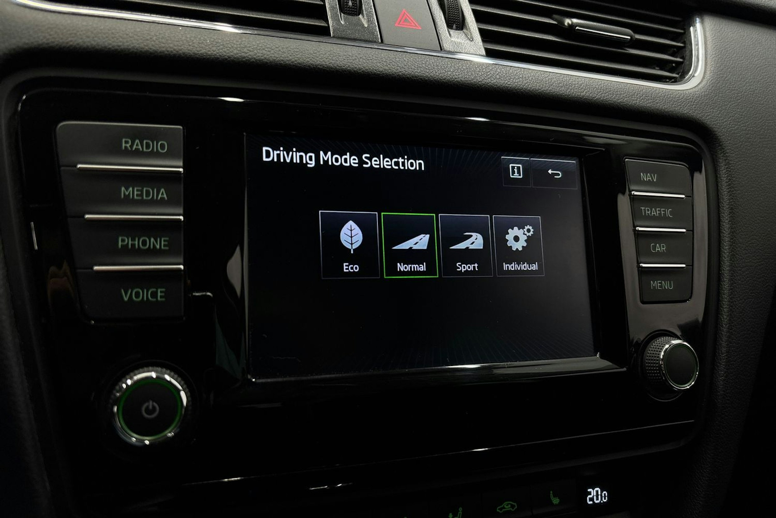 musta Skoda Octavia 2016 kuva 30.