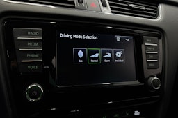 musta Skoda Octavia 2016 kuva 30.