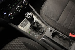 musta Skoda Octavia 2016 kuva 32.