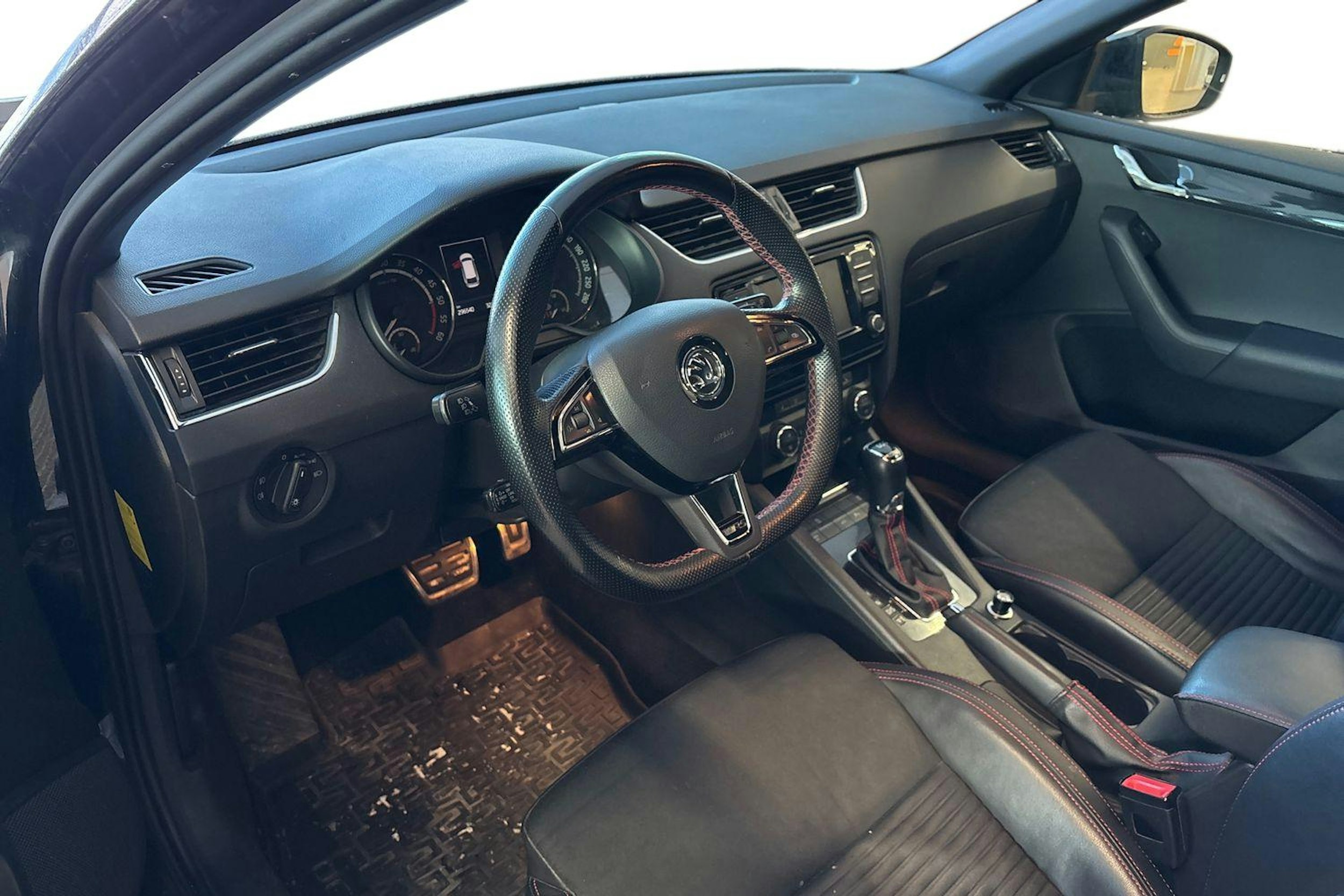 musta Skoda Octavia 2016 kuva 3.