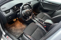 harmaa Skoda Octavia 2016 kuva 3.