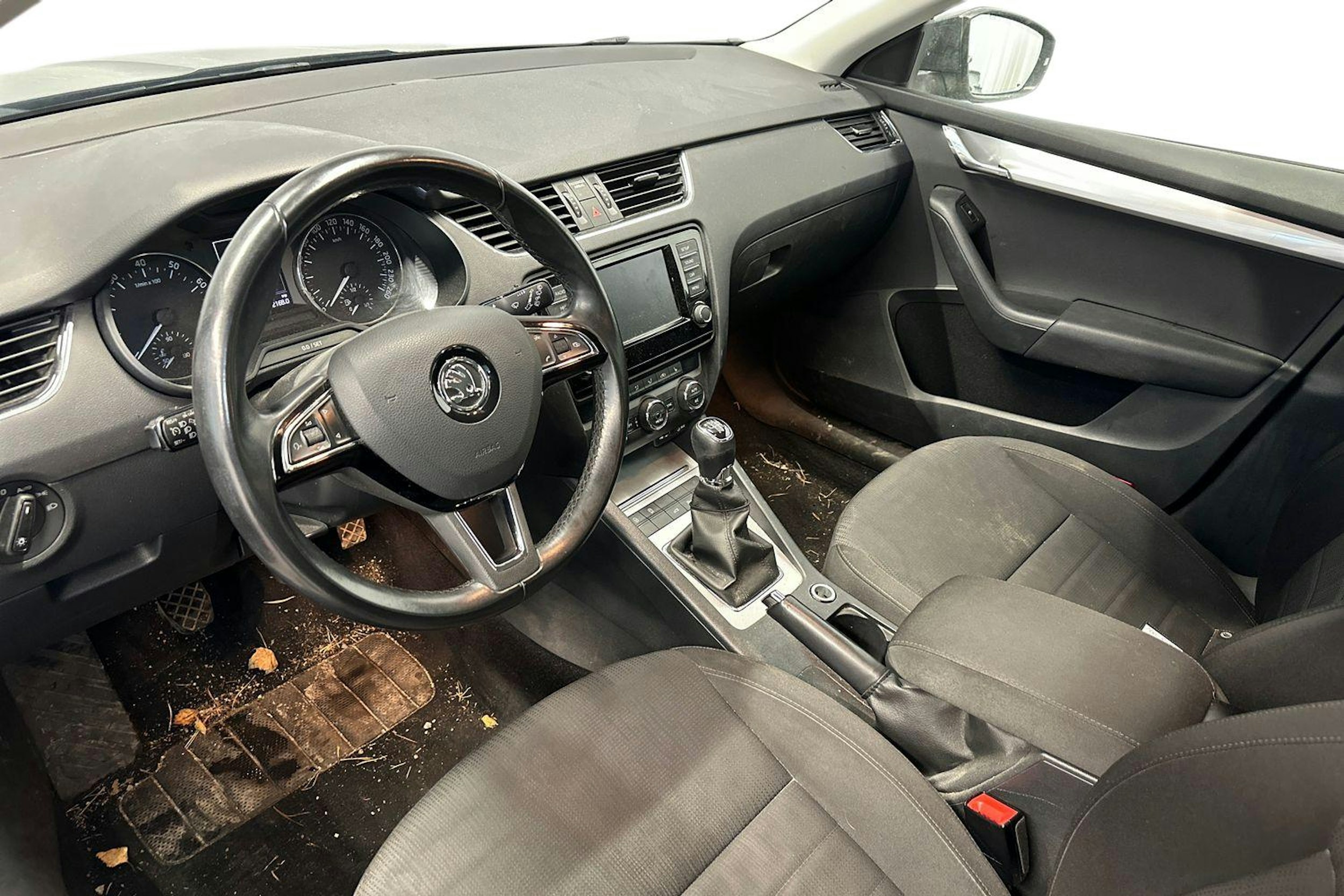 harmaa Skoda Octavia 2016 kuva 3.