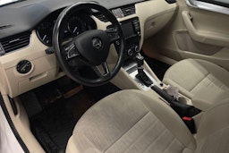 Valkoinen Skoda OCTAVIA 2016 kuva 6.