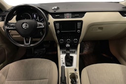 Valkoinen Skoda OCTAVIA 2016 kuva 7.