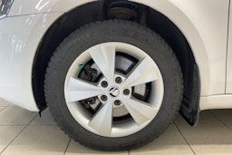 Valkoinen Skoda OCTAVIA 2016 kuva 9.