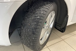 Valkoinen Skoda OCTAVIA 2016 kuva 10.