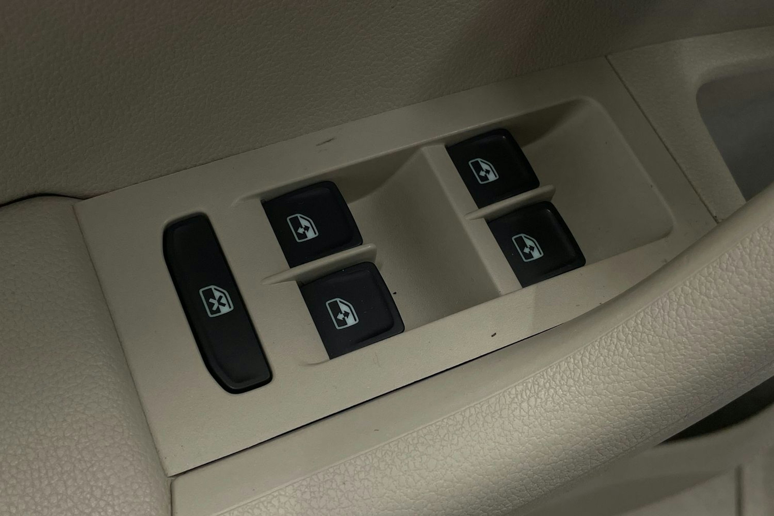 Valkoinen Skoda OCTAVIA 2016 kuva 11.